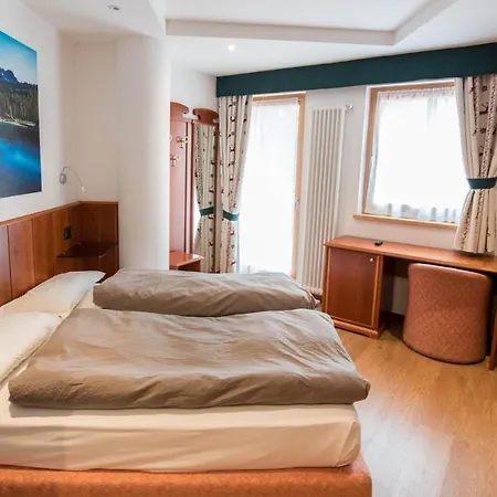 Hotel Moena 호텔 모에나